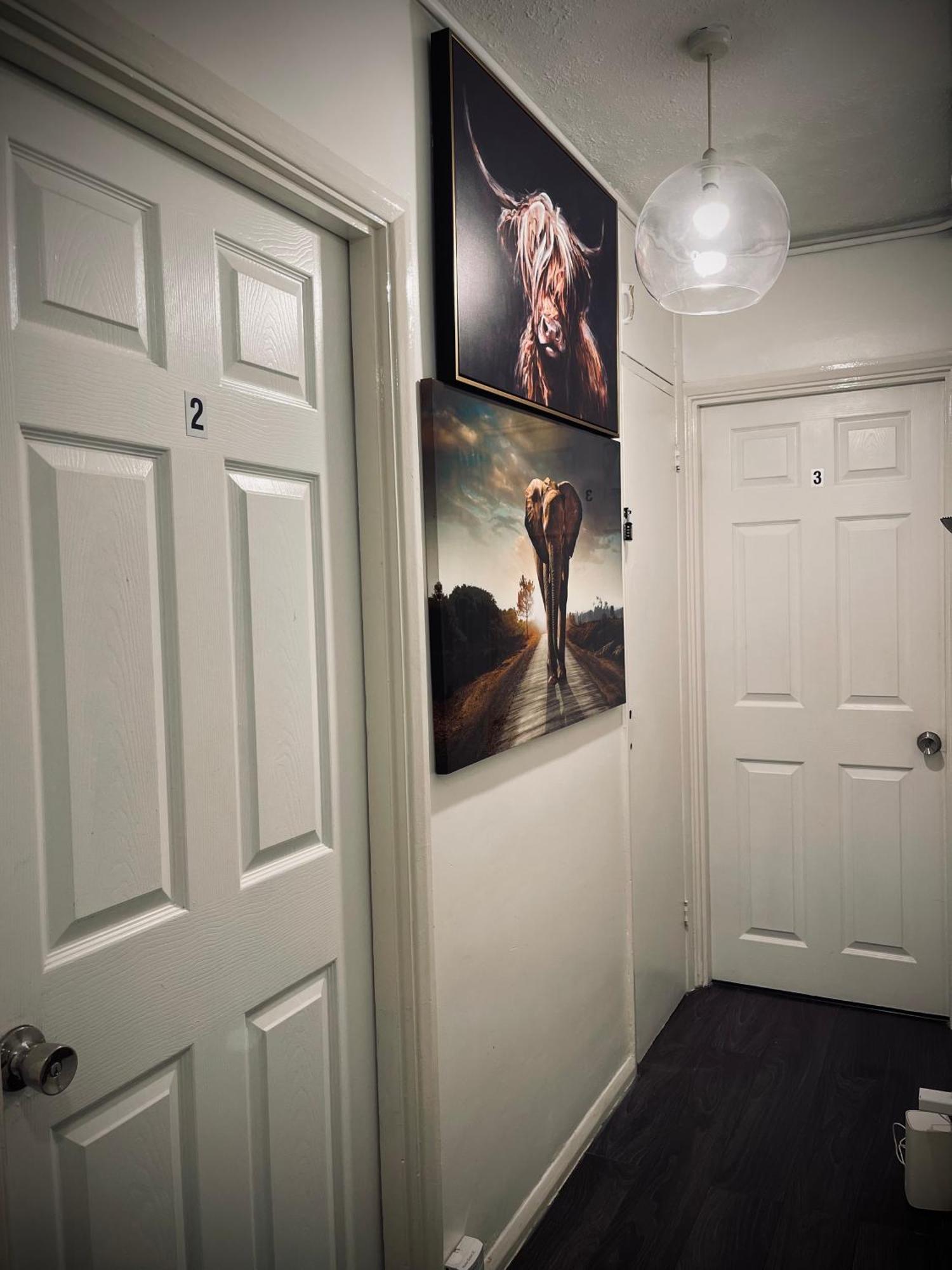 R1 Superking Sized Bed & 65" Tv On The Wall In Clapham Apartment London Exterior photo